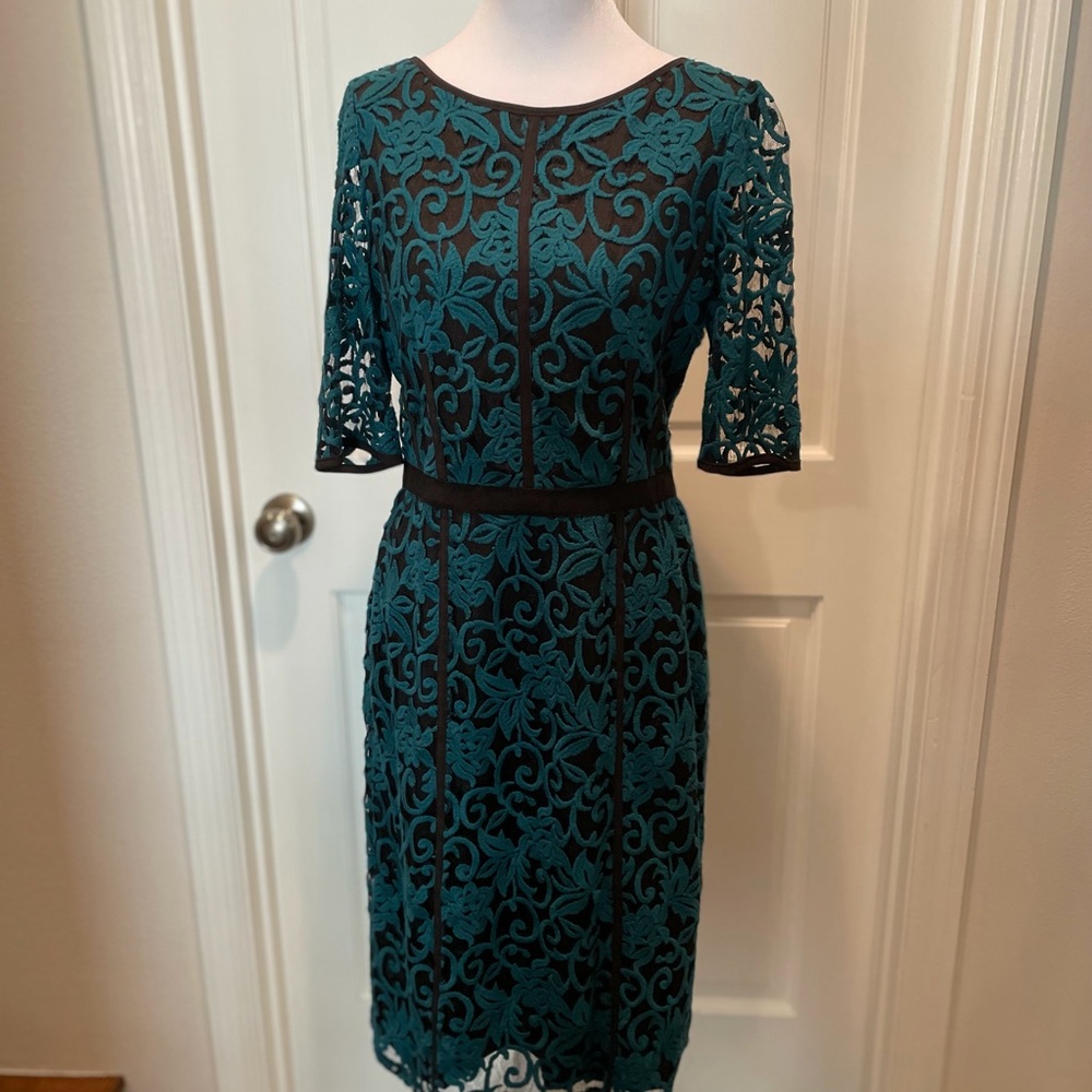 Adrianna Papell Emerald and Black Lace Midi Dress